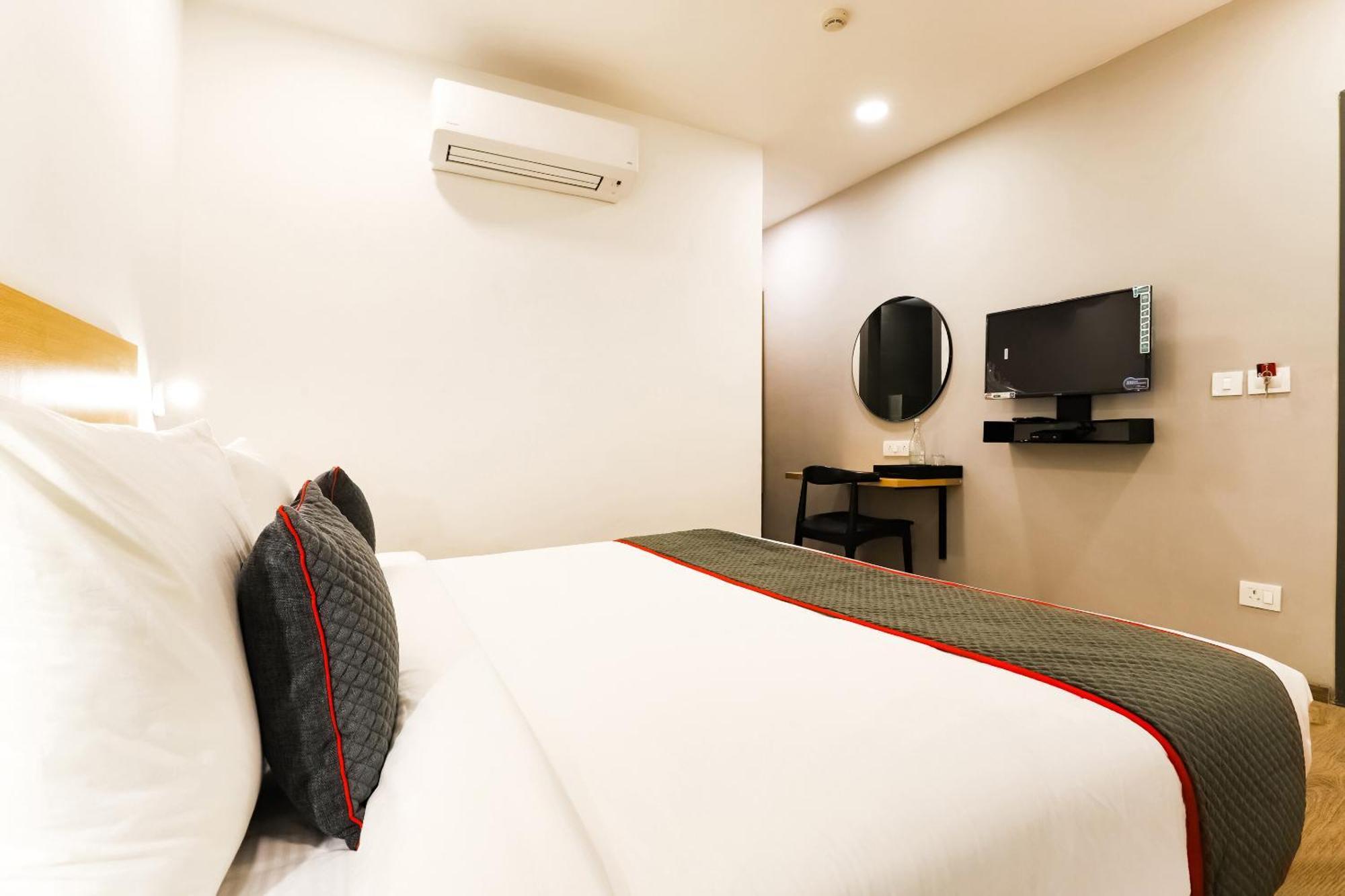 Townhouse Prithvi Resort Near Phoenix Palassio Lucknow Dış mekan fotoğraf