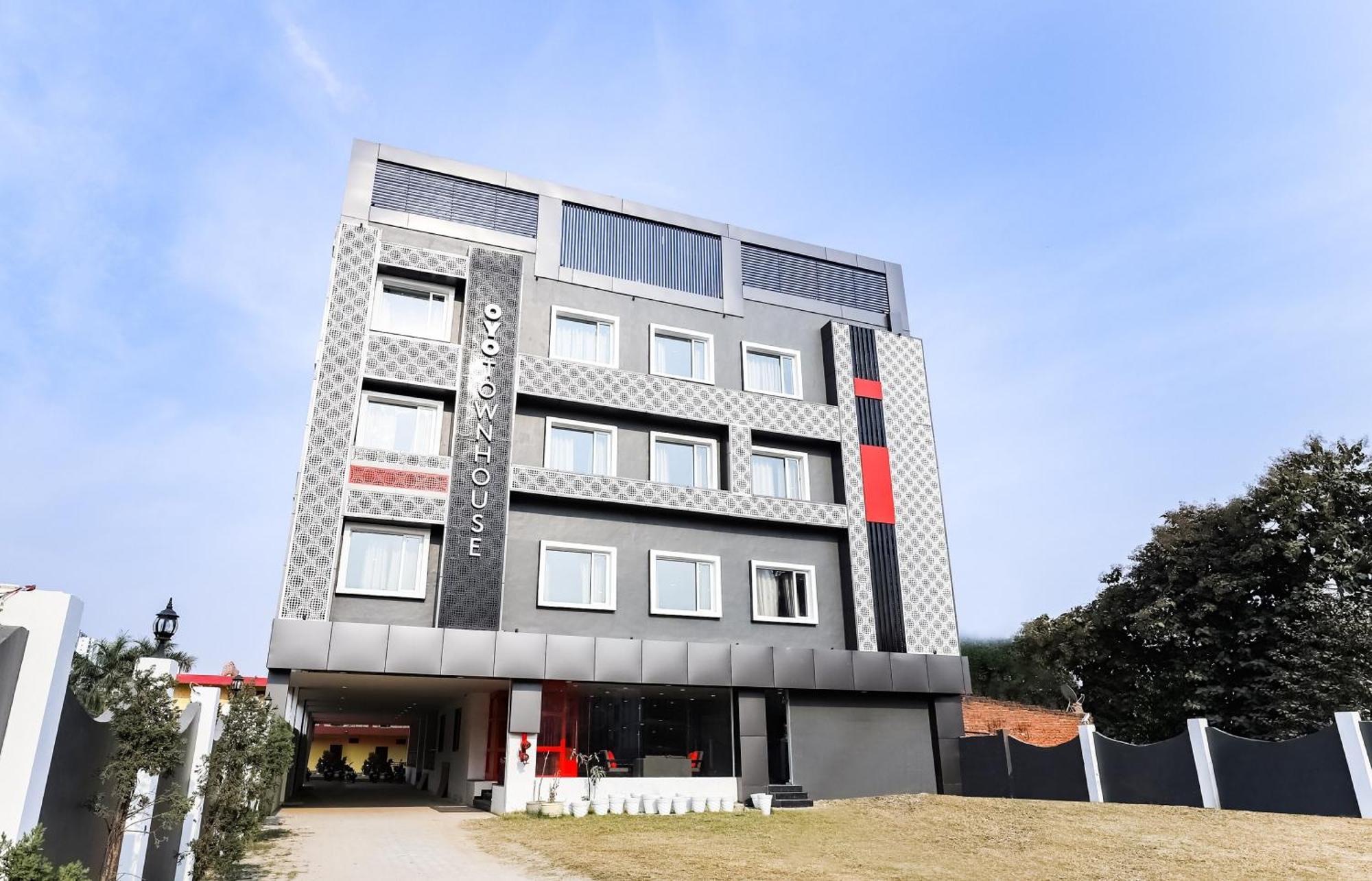 Townhouse Prithvi Resort Near Phoenix Palassio Lucknow Dış mekan fotoğraf